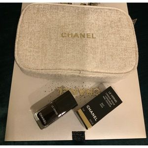 Chanel Holiday 2023 make up bag nail